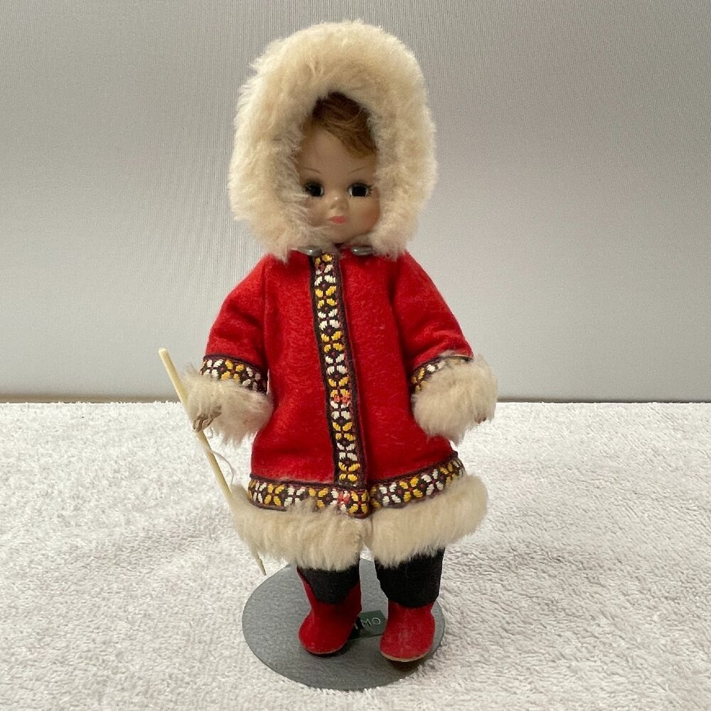 EVUC Vintage Madame Alexander Eskimo Doll & Stand, 8"T, Bent-Knee Mold RARE FIND